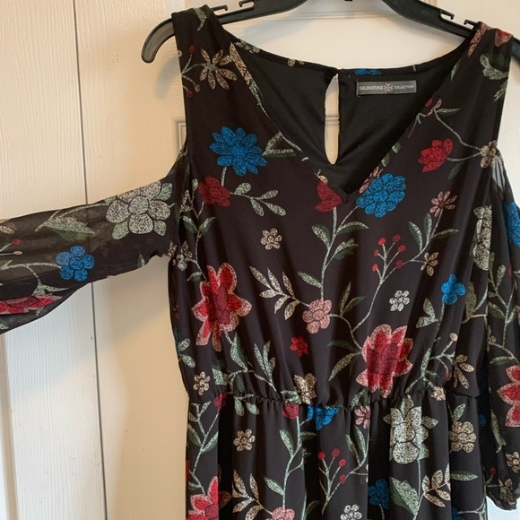 Dresses & Skirts - Black floral midi cold shoulder V neck dress